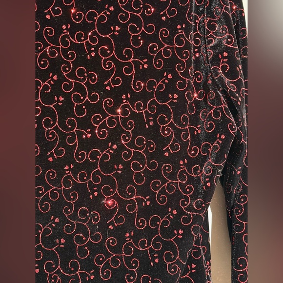 Notations Black and Red Sparkly top Size PM - Picture 16 of 16